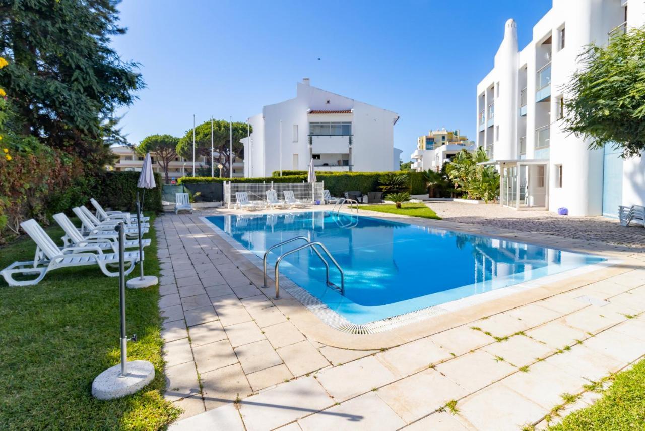 Zarco - Cosy Apartment In Vilamoura With A Balcony With View To The 2 Swimming Pools - Near The Beach & The Marina Quarteira Exterior photo